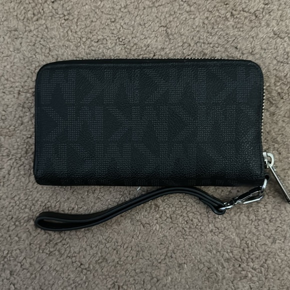 Michael Kors Jet Set Monogram Wallet Wristlet - Picture 2 of 4